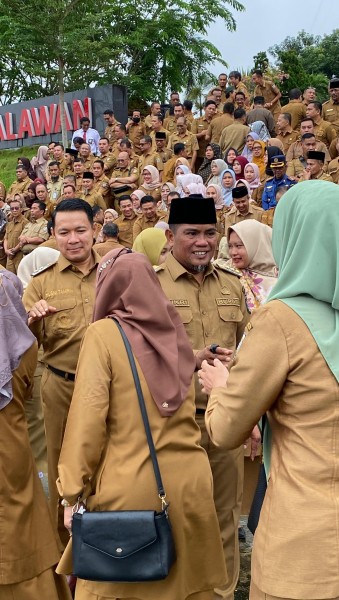 Pimpin Apel Perdana Sekaligus Halal Bihalal Pasca Libur Idul Fitri 1446 H, Ini Pesan Bupati Zukri