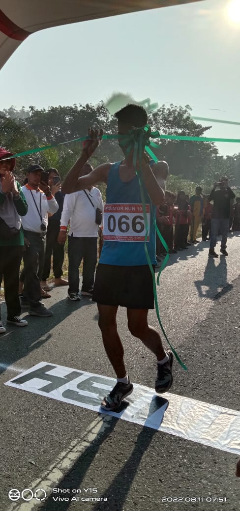Atlit Nasional Asal Sumbar Iqbal Saputra, Raih Juara I Putra Equator Run 10 K