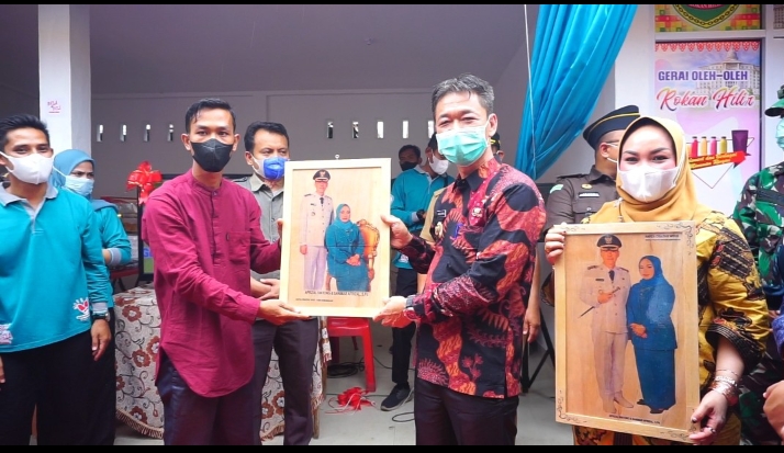 Bupati Resmikan Gerai Produk Oleh Oleh, Pelaku Usaha minta Bantu Promosi