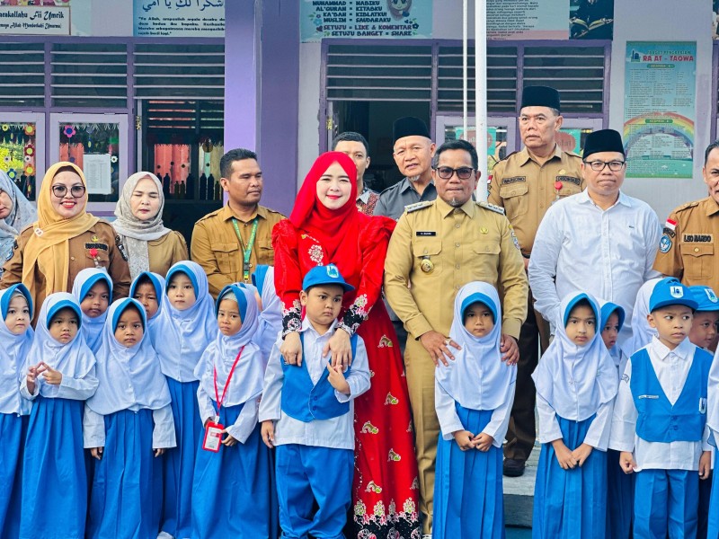Bupati Pelalawan keluarkan SE Gerakan Ayah Antar Anak Hari Pertama Sekolah