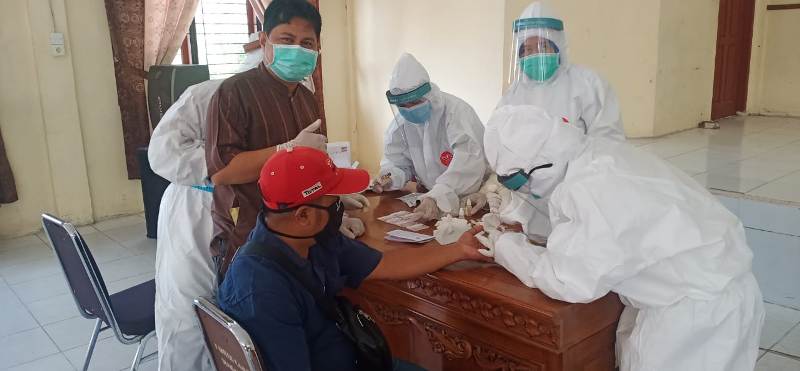 Deteksi Penyebaran Covid-19, Tim Gugus Tugas Kecamatan Sungai Apit Lakukan Rapid Test