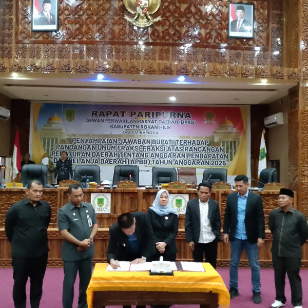 Paripurna DPRD Rohil, Bupati Rohil Tanggapi Pandangan Umum Fraksi Fraksi APBD 2025