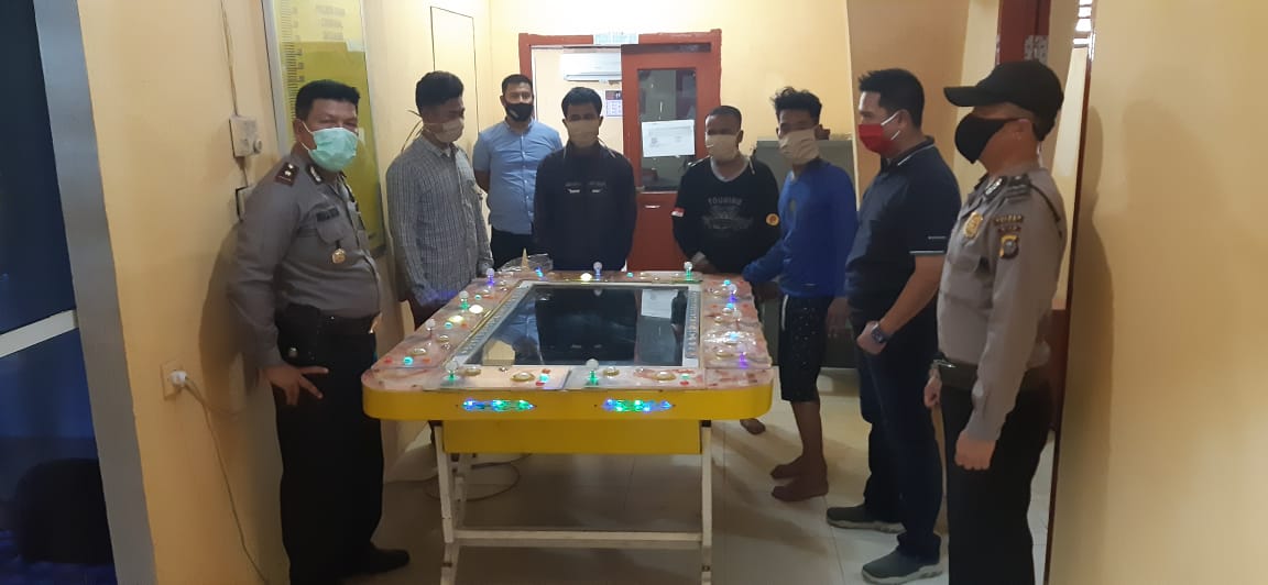 Sedang Asik Bermain Judi Tembak Ikan, Tiga Pelaku dan Satu Orang Pengelola di Amankan Polres Siak