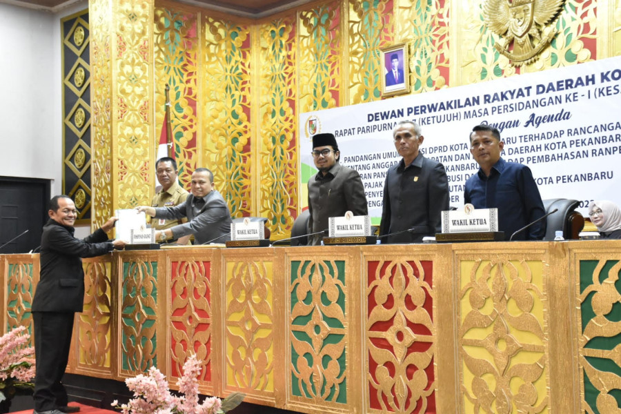 Tujuh Fraksi DPRD kota Pekanbaru Sampaikan Pandangan Umum Rapat Paripurna