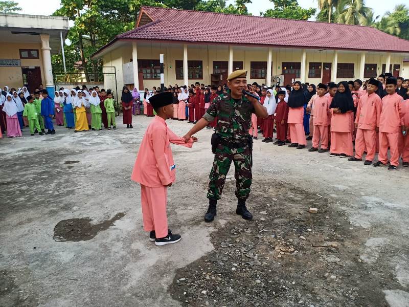 Sampaikan Materi Wawasan Kebangsaan Dan Cinta Tanah Air, Satgas TMMD Sambangi SMPN 2 Bangko