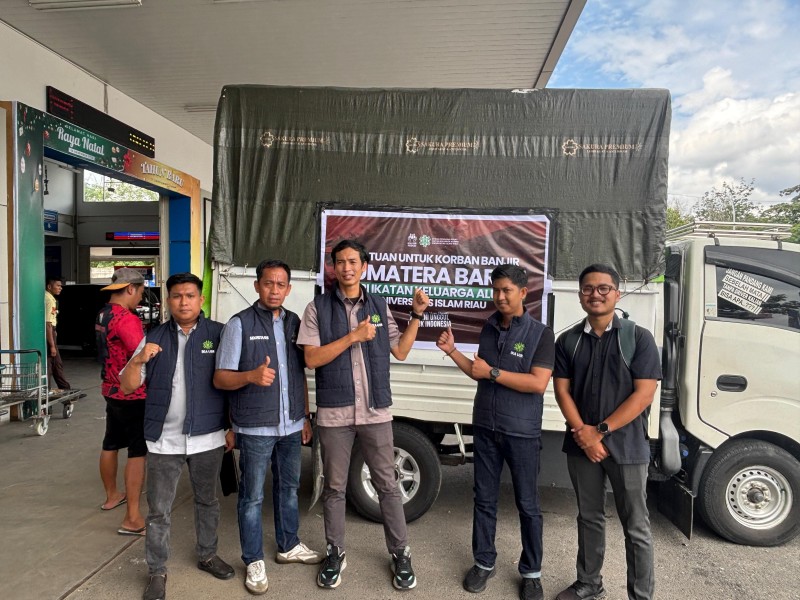 Peduli Korban Banjir di Sumatera Barat, DPP IKA UIR Salurkan 1 Colt Diesel Bantuan Tahap Awal