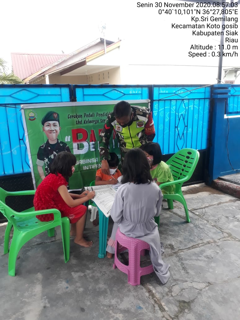 Siswa SD Sri Gemilang Semangat Belajar Daring Bersama Koptu Gunawan