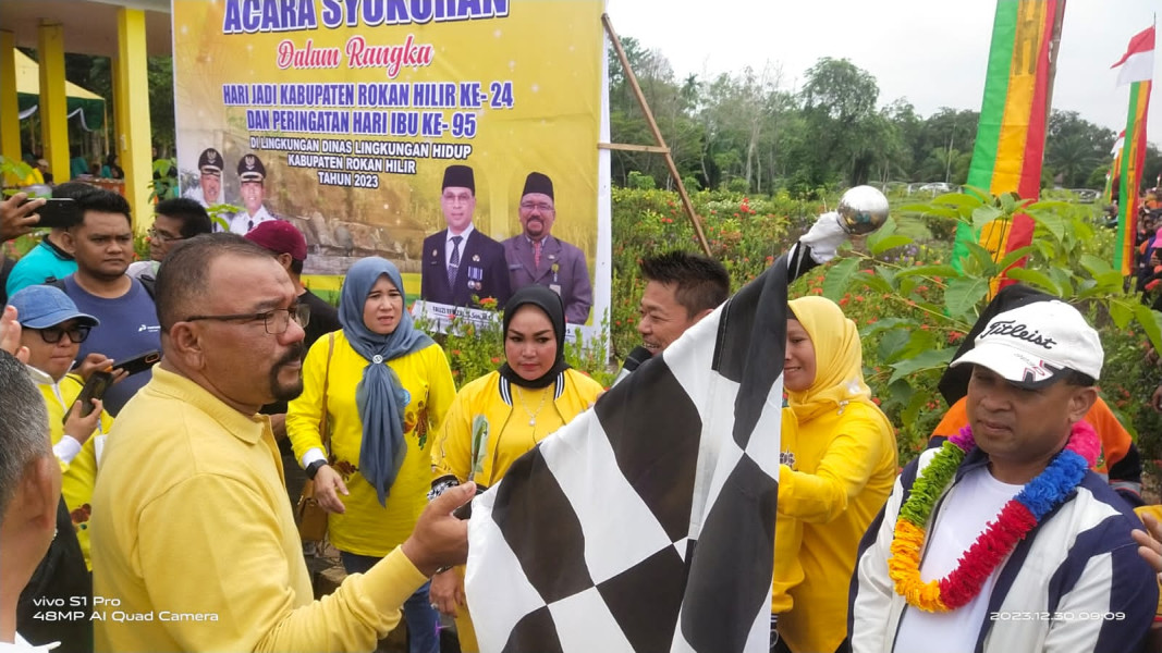 Meriah ! Momentum Syukuran, DLH Rohil Gelar Jalan Santai