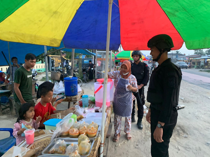 Batalyon Pelopor Brimob Terjun Pengamanan Pasar Takjil Ramadhan Di Rohil