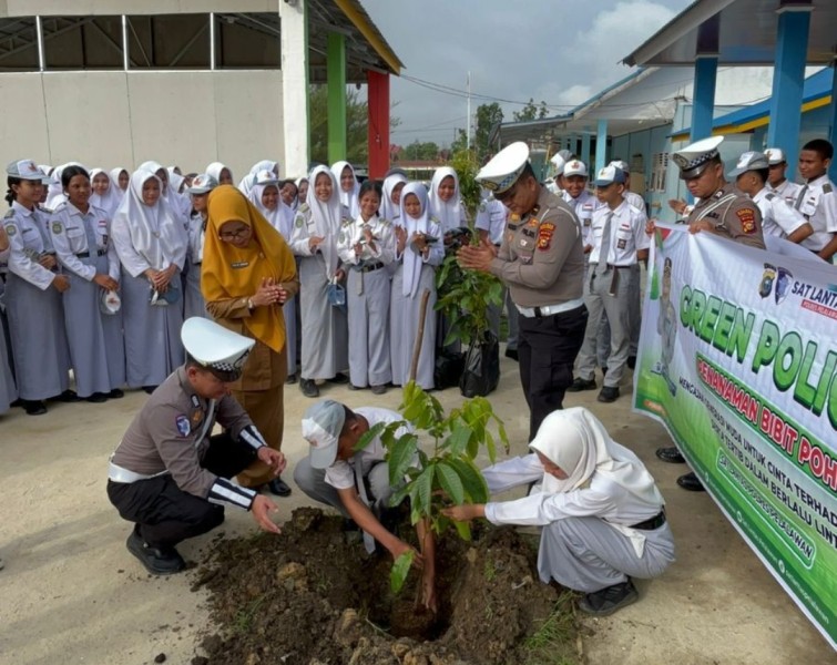 Melalui Police Go To School, Satlantas Polres Pelalawa Sosialisasikan Green Policing di SMAN Bernas