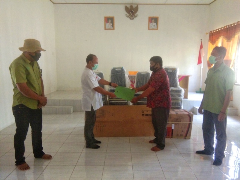 Tingkatkan Kualitas Pelayanan dan Pendidikan di Pulau Padang, PT RAPP Salurkan Bantuan