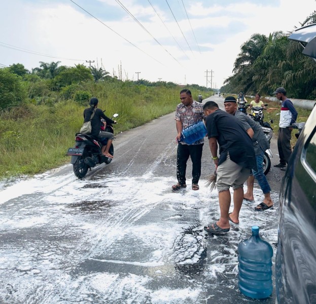 Tabrakan Berdarah Tewaskan Bendahara Kampung Pinang Sebatang