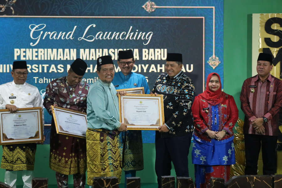 Tingkatkan Mutu Pendidikan, Bupati Siak Raih Penghargaan Kepala Daerah Inspiratif dari UMRI