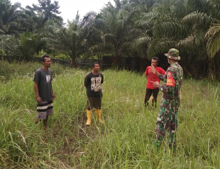Sertu Abdon Pardosi Sosialisasi Karhutla di Kelurahan Perawang