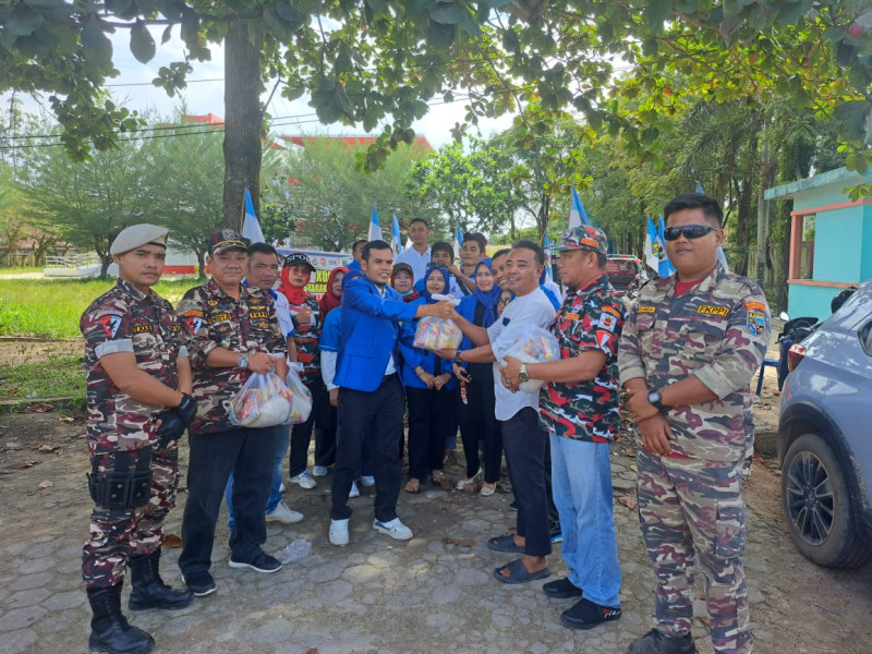 Koalisi Masyarakat Pelalawan Peduli Banjir, Salurkan Paket Sembako ke Warga Korban Banjir