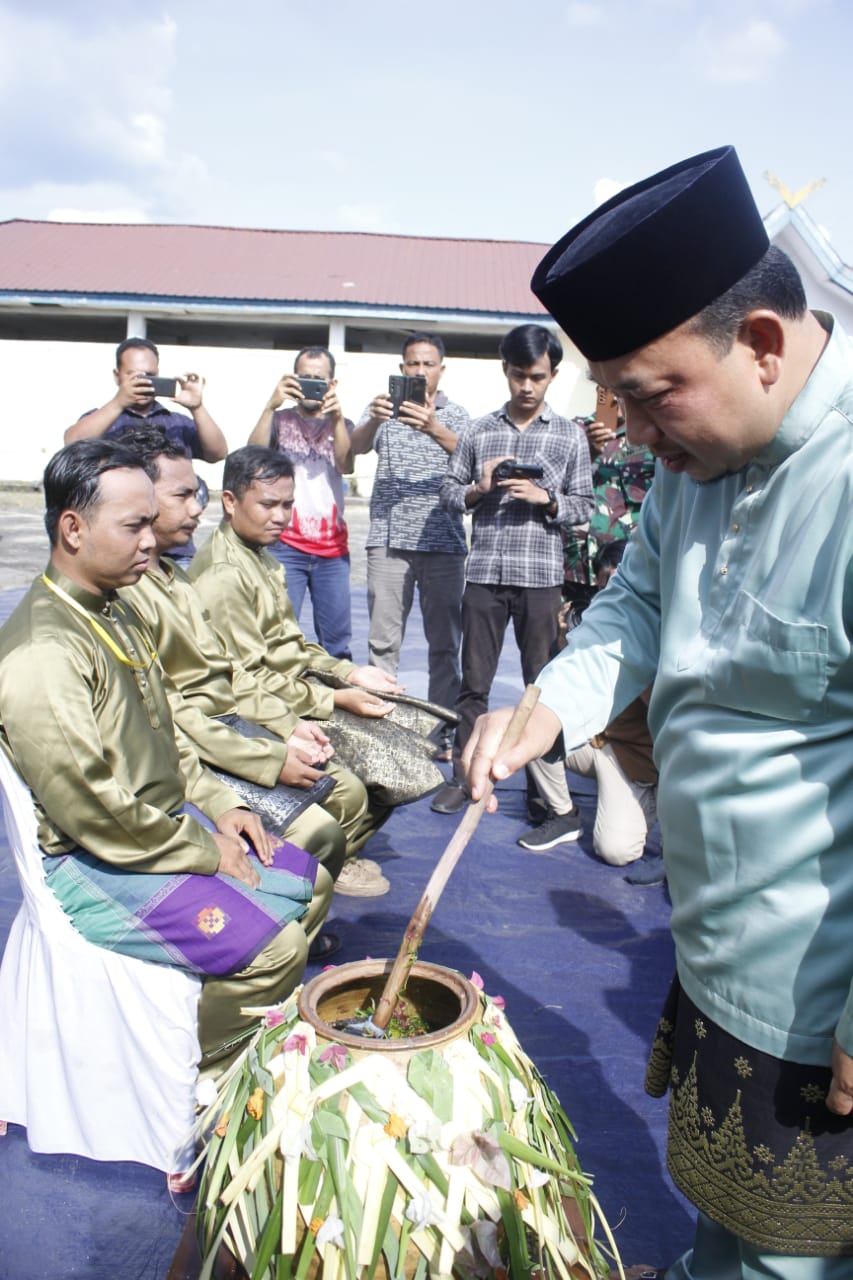 Mandi Belimau Besamo di Pinang Sebatang, Wabup: Ini Akan Kita Jadikan Even Wisata