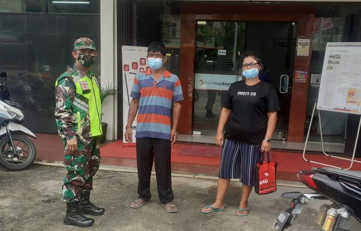 Tegakan Prokes, Sertu Sahabat Mendrofa Sisir Dua Lokasi di Tualang