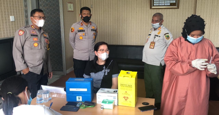 Kapolres Rohil Ingatkan Lansia Jangan Takut di Vaksin