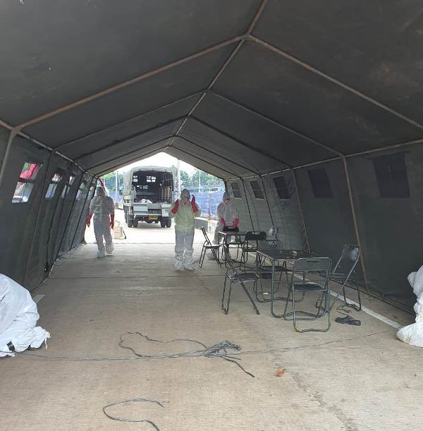 Urai Antrian, Bekangdam Jaya Dirikan Tenda di Zona Merah COVID-19