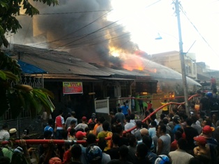 Enam Unit Rumah Papan Milik Warga Tionghoa, Dilalap si Jago Merah