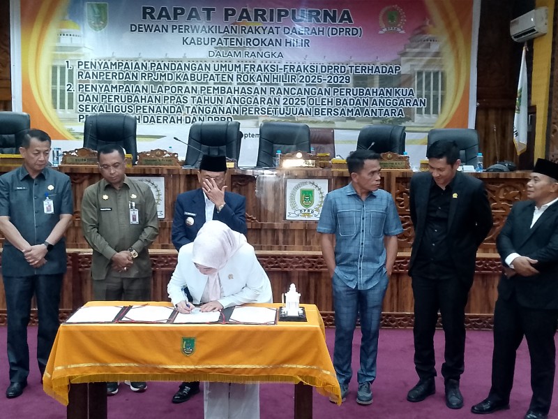 Sidang Paripurna DPRD Rohil Terkait Pandangan Umum Fraksi Terhadap RPJMD 2025-2029