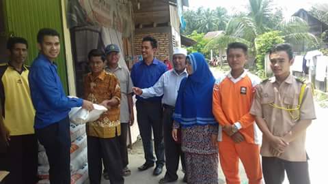 SMAN 1 Bunut Berikan Bantuan ke Korban Banjir di Kampar