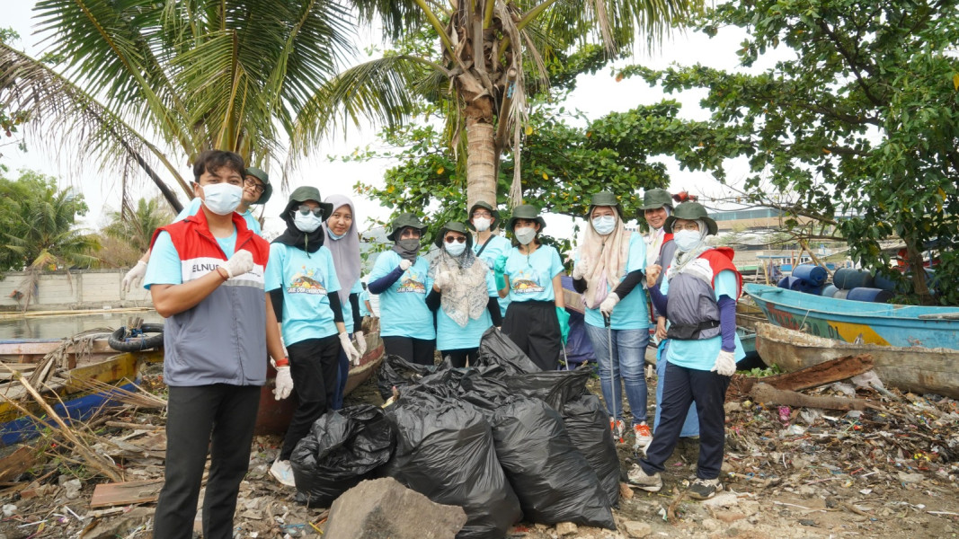 Aksi Nyata Peduli Lingkungan, Elnusa Gelar Kegiatan Clean Coastal di Pantai Medaksa