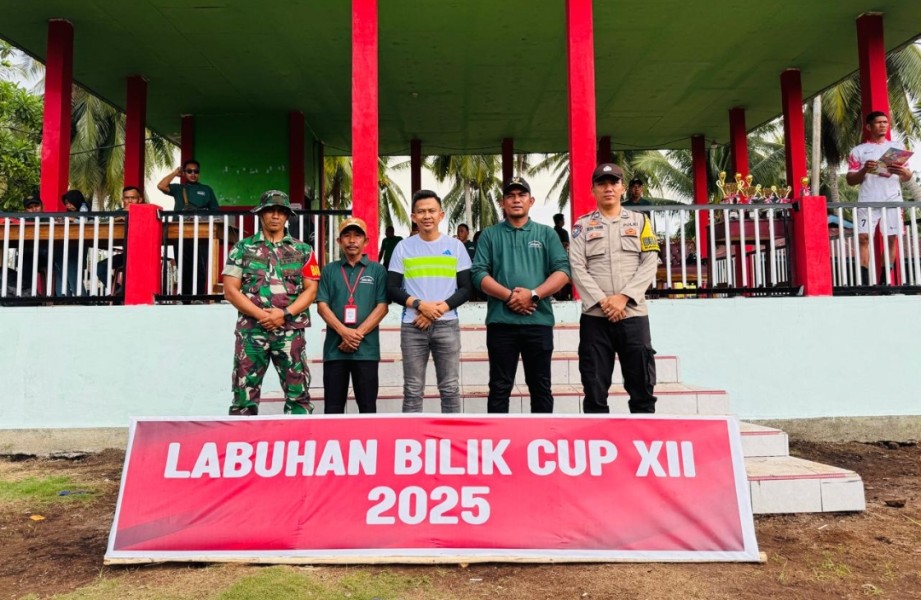 Disambut Ratusan Masyarakat, Dewan Daramen Buka Turnamen Sepak Bola Labuhan Bilik Cup XII 2025