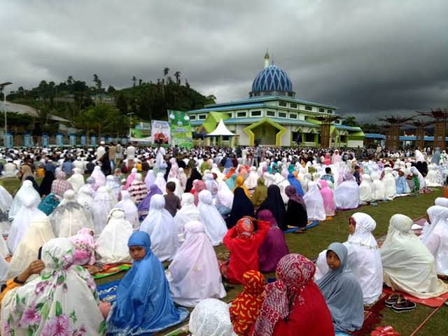 Sambut Hari Raya Idul Fitri 1443 H, Masyarakat Antusias Laksanakan Ibadah Shalat Idul Fitri