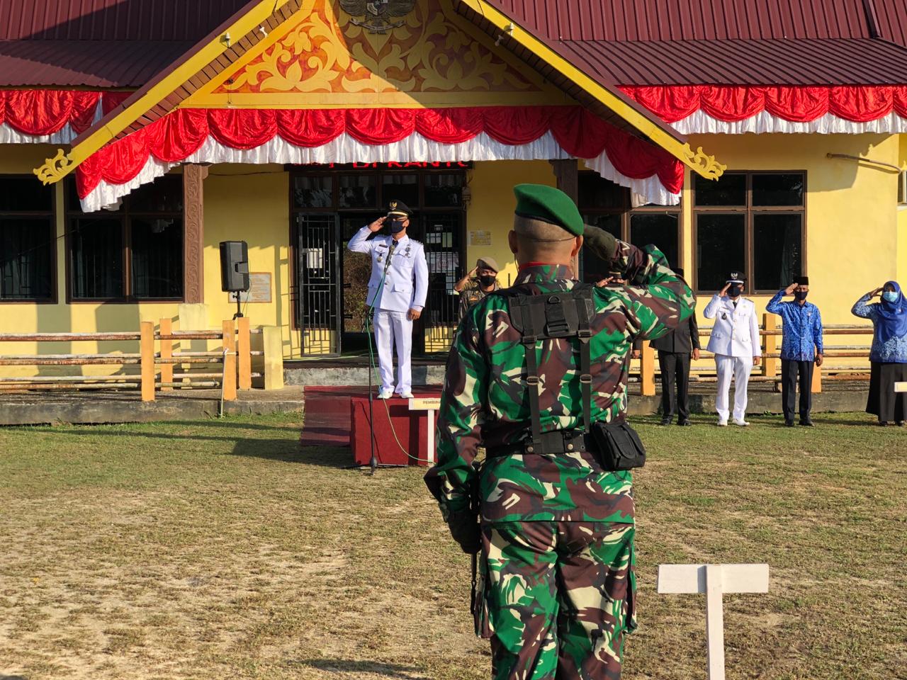 Camat Sakirmadan Jadi Irup Peringatan HUT RI ke 75 di Pelalawan