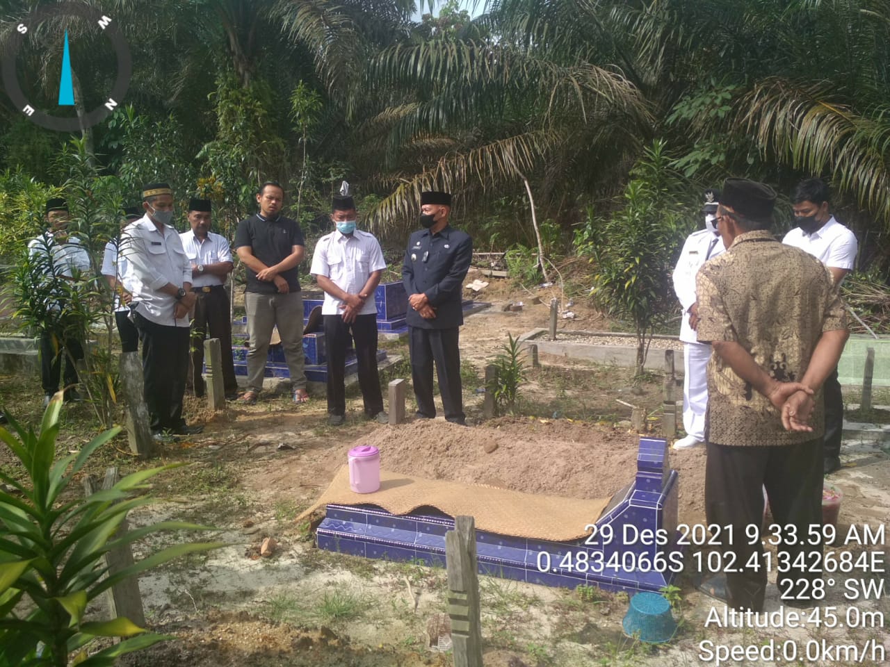 Sebelum Prosesi Pelantikan PJ Kades Danau Tiga, Camat Ziarah ke Makam Alm M Akhir L Gaol