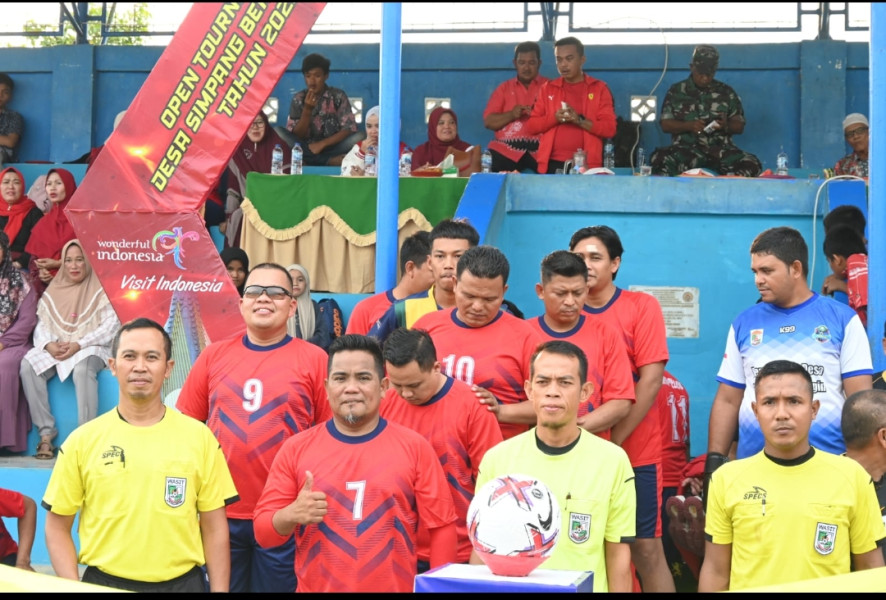 Sukseskan Pembukaan Turnamen Simpang Beringin Cup, Bupati dan Kapolres Perkuat Tim Media Pelalawan