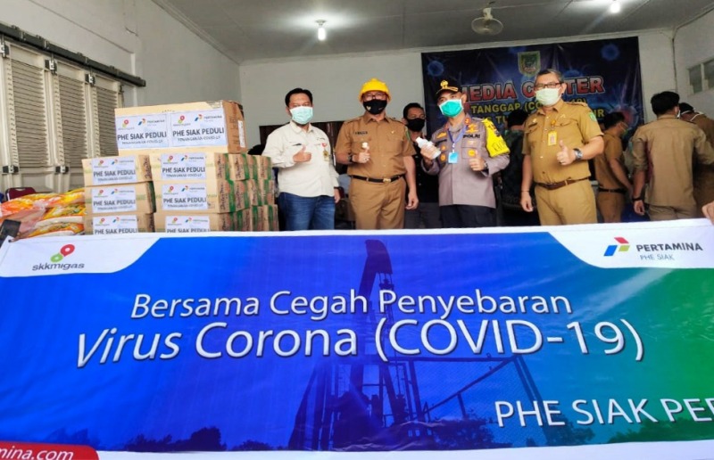 Peduli Percepatan Penanganan Covid-19, SKK Migas-PHE Siak Serahkan Bantuan ke Pemkab Rokan Hilir