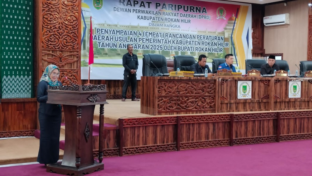 Rapat Paripurna DPRD Rohil Penyampaian 4 Ranperda, 6 Fraksi Sempat Minta Hadirkan Bupati