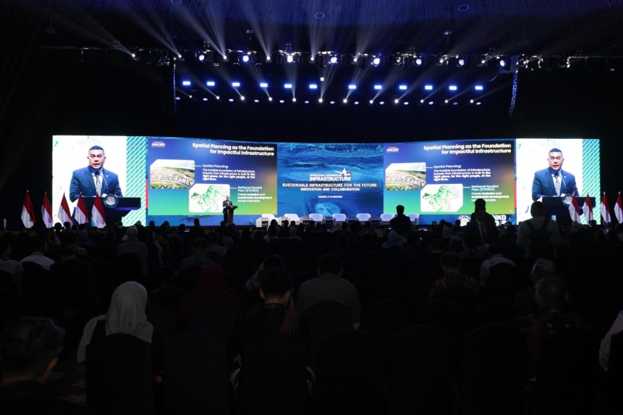 Jadi Keynote Speaker ICI 2025, Wamen Ossy Sebut Tata Ruang Terpadu Sebagai Dasar Pembangunan Infrastruktur yang Tepat dan Tahan Tantangan