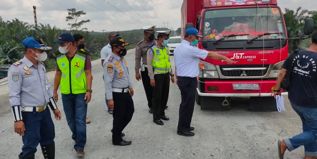 Satlantas Polres Siak Siapkan Jalur Alternatif, Kendaran Muatan 8 Ton Keatas Tidak Boleh Lewat