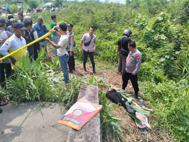 Tim Reskrim Polsek Bangko Evakuasi Mayat Di Parit Atmo , Simak Kronologisnya