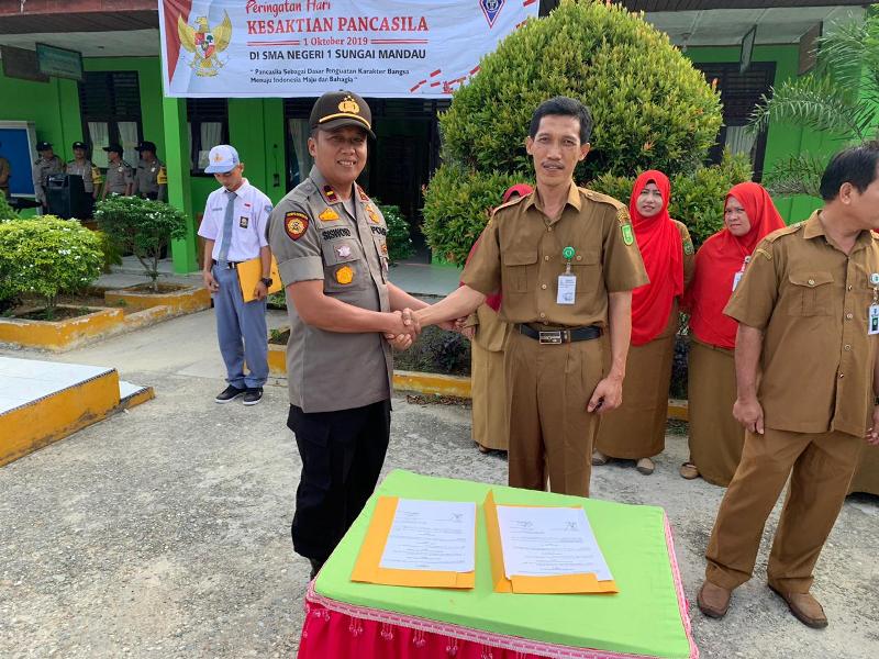 Polsek Sungai Mandau Dan SMAN 01 Sungai Mandau Tandatangani MOU