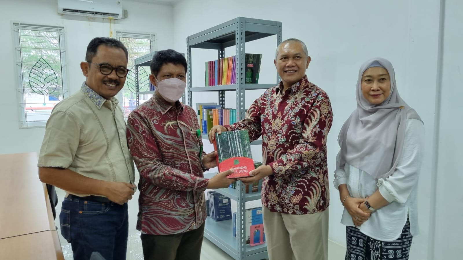 Dukung Peningkatan Kualitas Pendidikan Tinggi, RAPP Hibahkan Alat Simulator Pulp dan Kertas kepada T