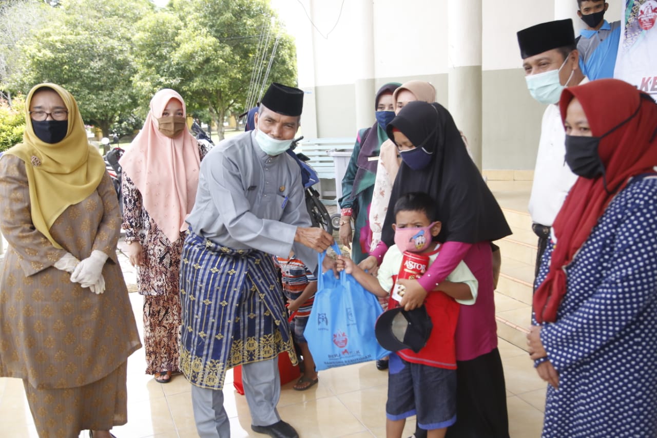 95 Paket Bantuan Spesifik Diserahkan Kepada Perempuan, Anak, dan Lansia Terdampak Covid-19