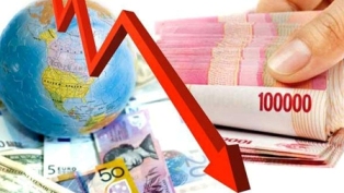 Gejolak Ekonomi Global Menguat, Tapi Rupiah Malah Terperosok ke 14.700