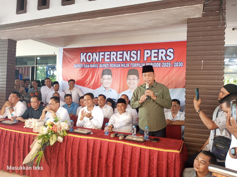 Gelar Konferensi Pers, Bistamam -Jhony Charles : Program Baju Seragam Sekolah Gratis Jadi Proritas
