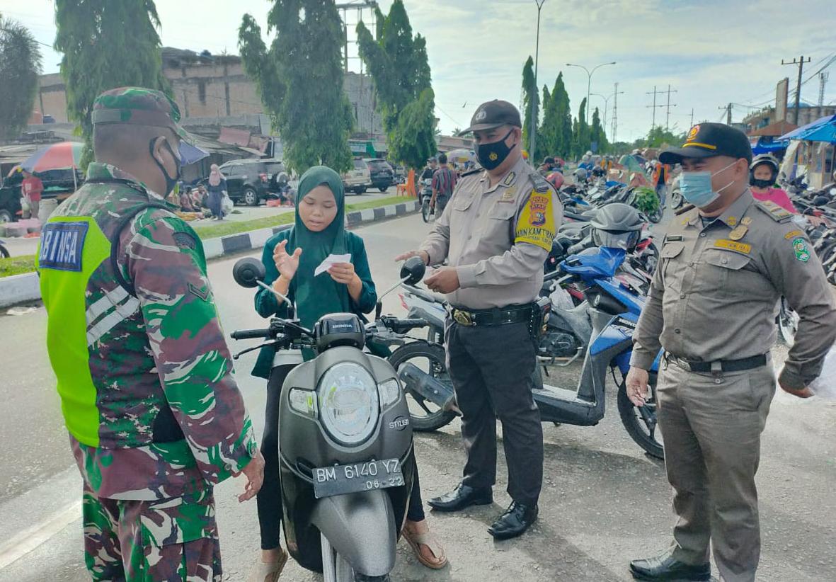 Cegah Covid-19, Serma Edy Suprianto Sarankan Jangan Berpelukan Dengan Siapapun Diluar Rumah