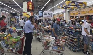 Qatar Krisis, Antrean di Supermarket Selama Empat Jam