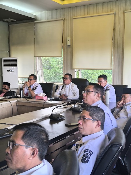 Bupati Zukri Pimpin Rapat Optimalisasi Pengentasan Kemiskinan Ekstrem 2025