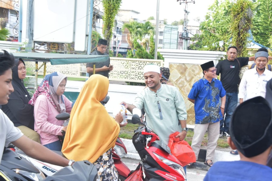 Berkolaborasi dengan Pemkab Bengkalis, PWI Bagi-bagi Takjil dan Bukber