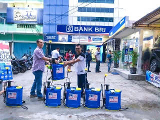 Bantu Pemerintah Cegah Covid-19, BRI Perawang  Serahkan Tabung Disinfektan