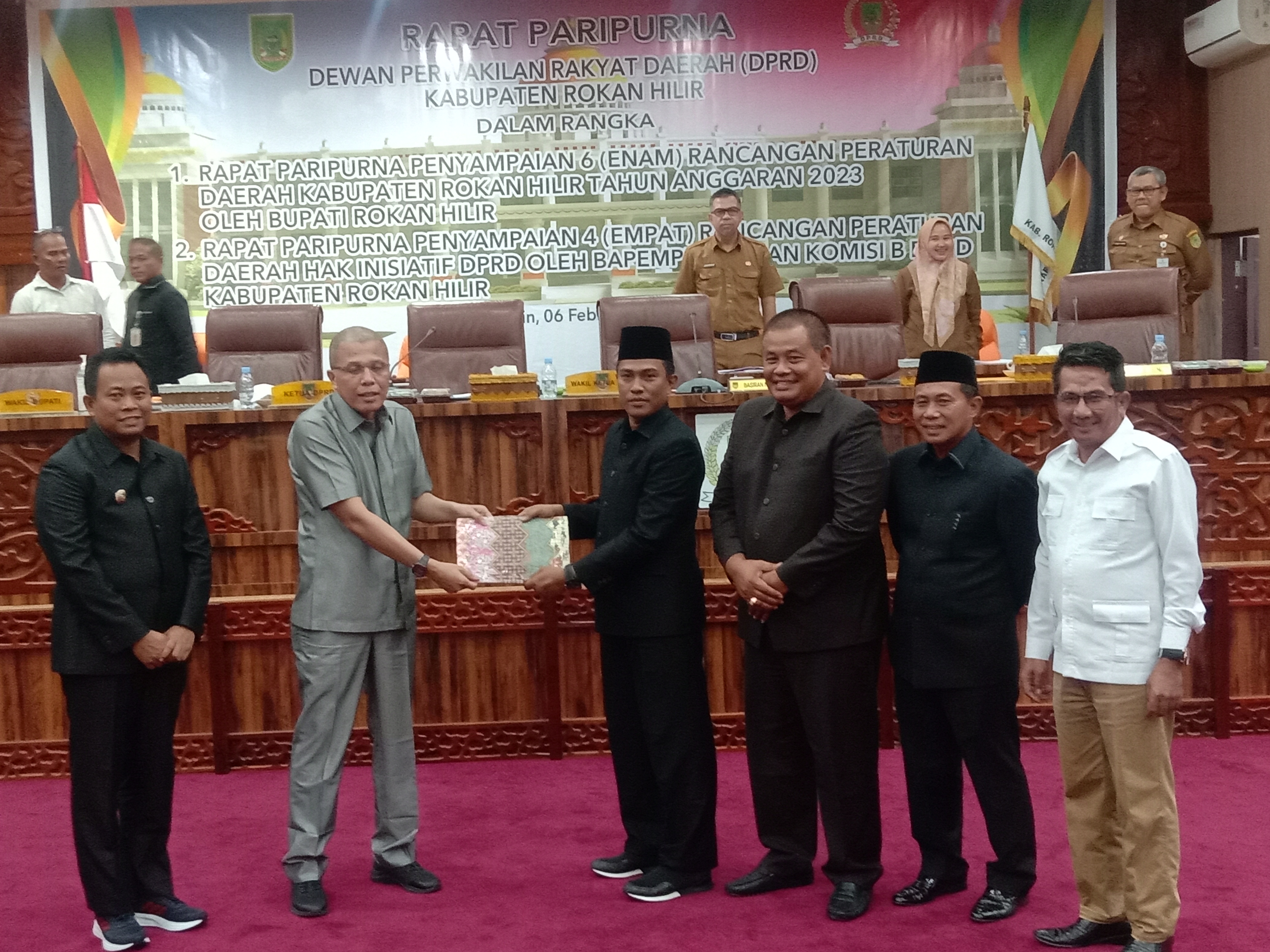 9 Fraksi DPRD Rohil Sepakat Opsi Penyampaian Pandangan Umum  Tanpa Di Paparkan