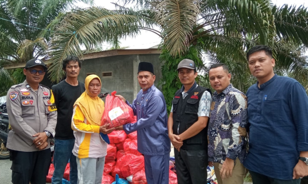 Baznas Pelalawan Salurkan Sembako untuk Korban Banjir di Pangkalan Kerinci