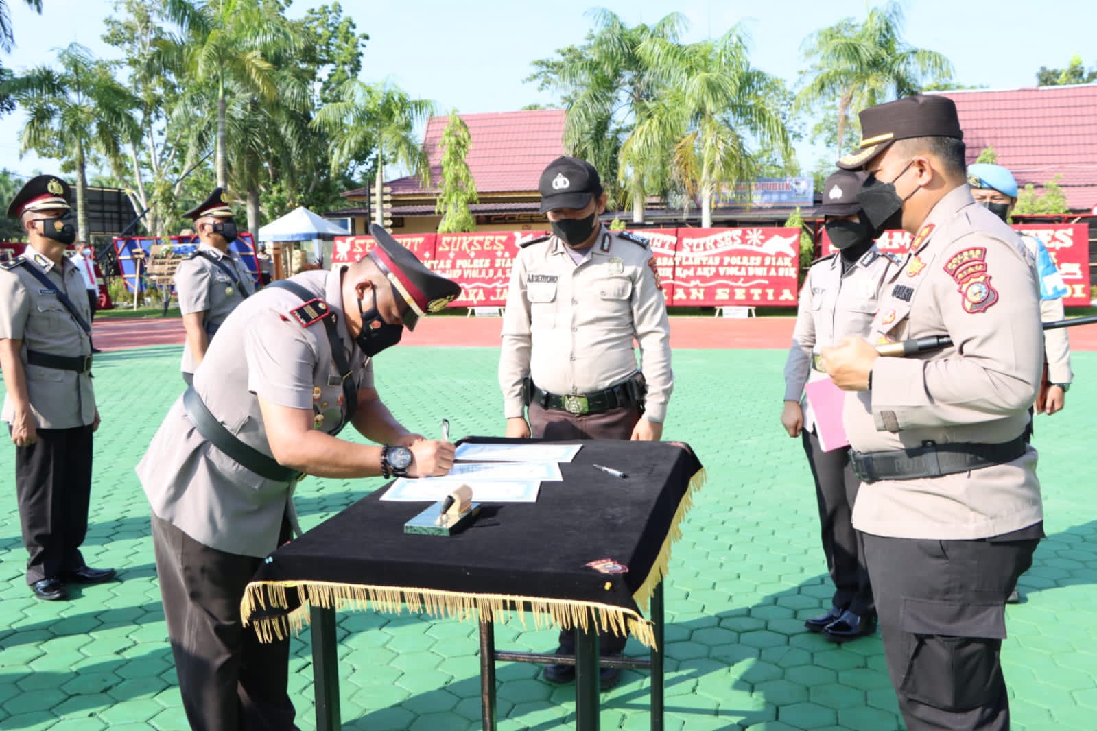 Dua Kasat dan Empat Kapolsek di Mutasi